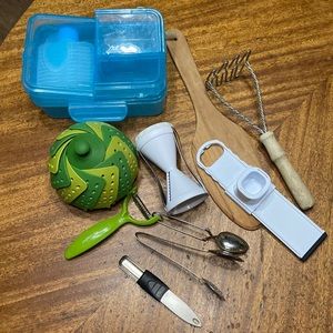 Miscellaneous kitchen gadgets